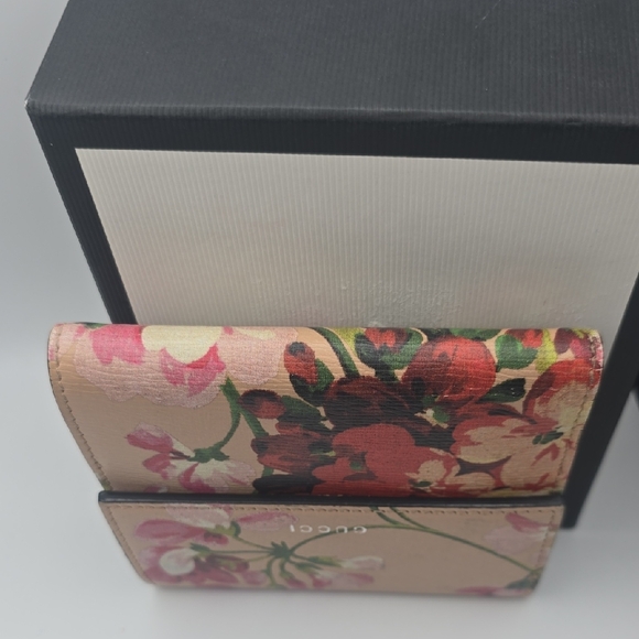 Gucci Elegant Bloom Pink Floral Women's Bi-fold Wallet (EUC)(BOX)(COA)✨️💖✨️ - Picture 5 of 16